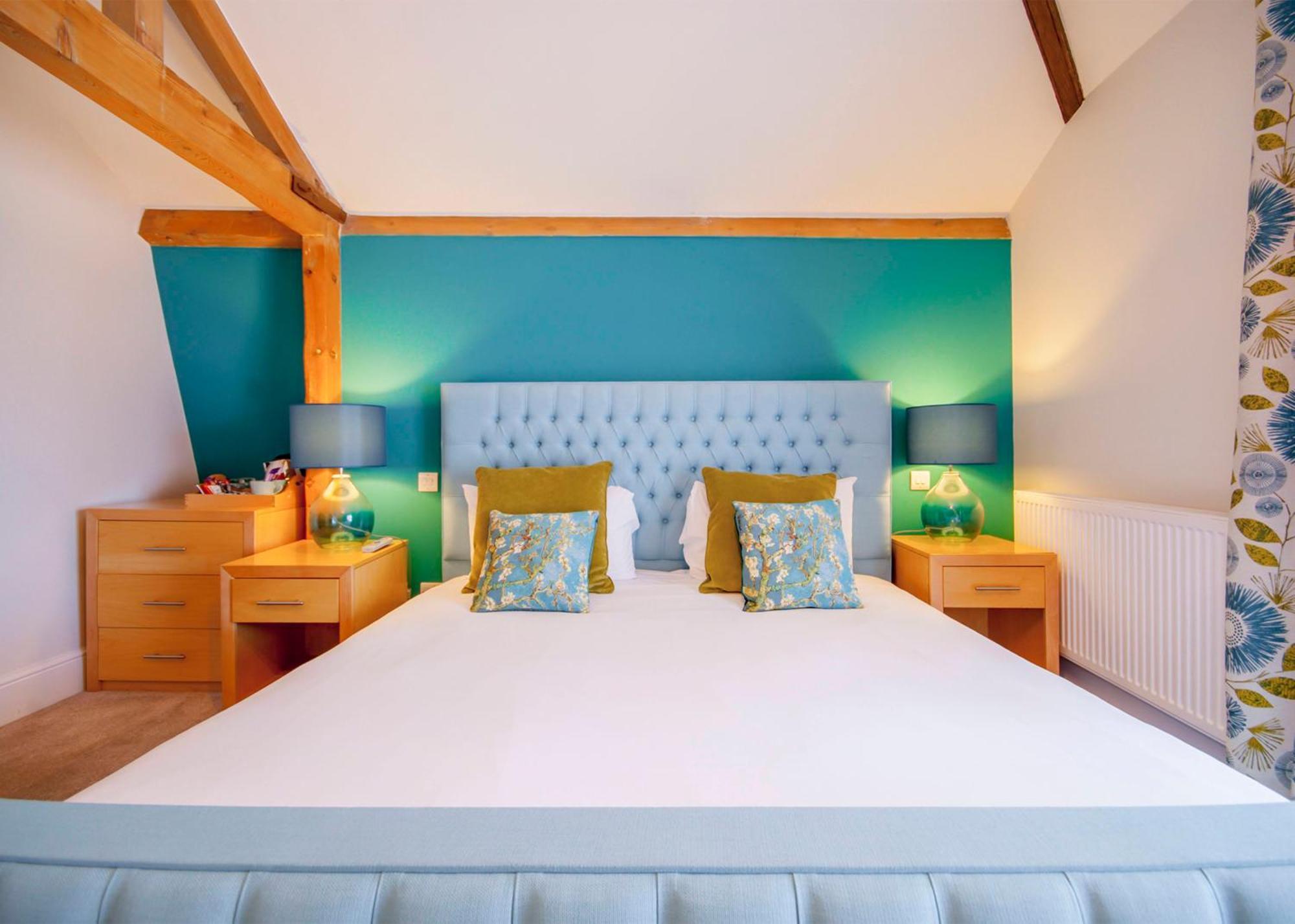 The Highworth Hotel Суиндън Екстериор снимка