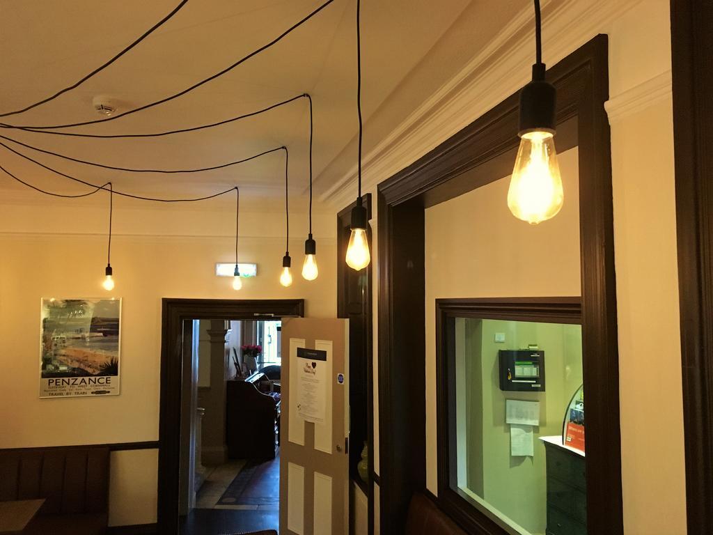 The Highworth Hotel Суиндън Екстериор снимка