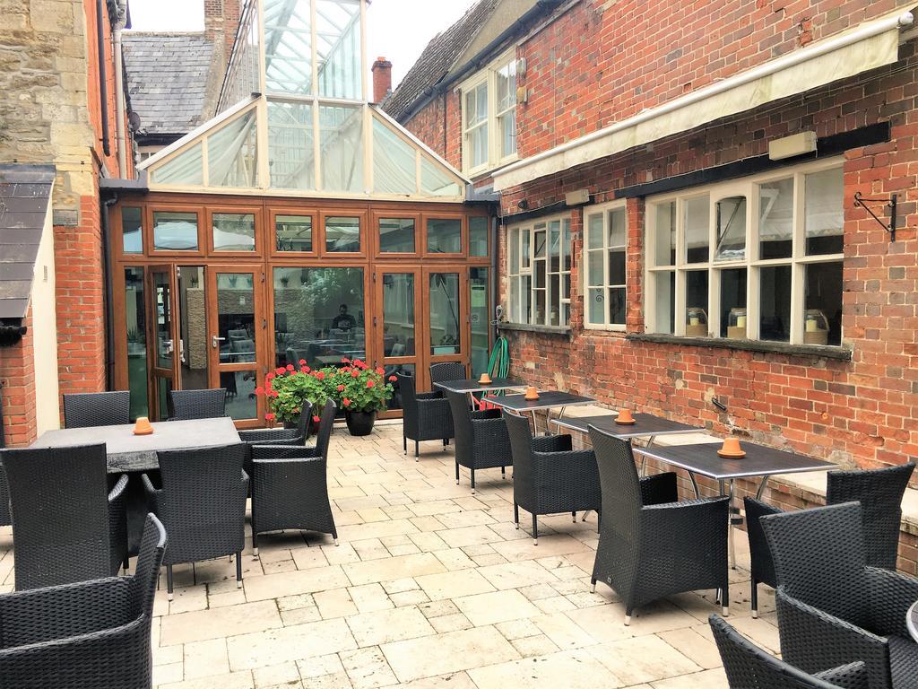The Highworth Hotel Суиндън Екстериор снимка