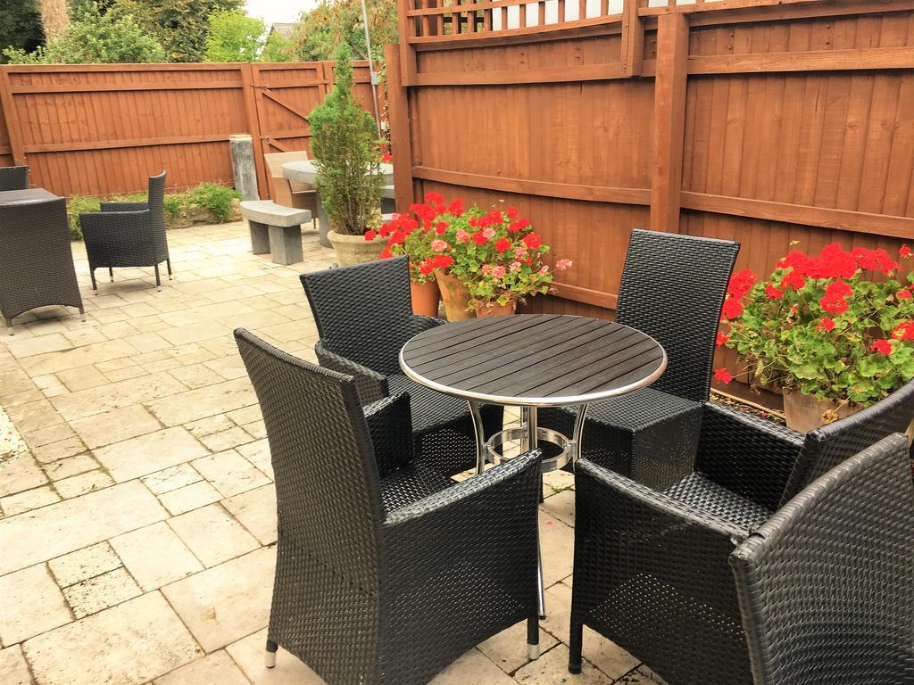The Highworth Hotel Суиндън Екстериор снимка