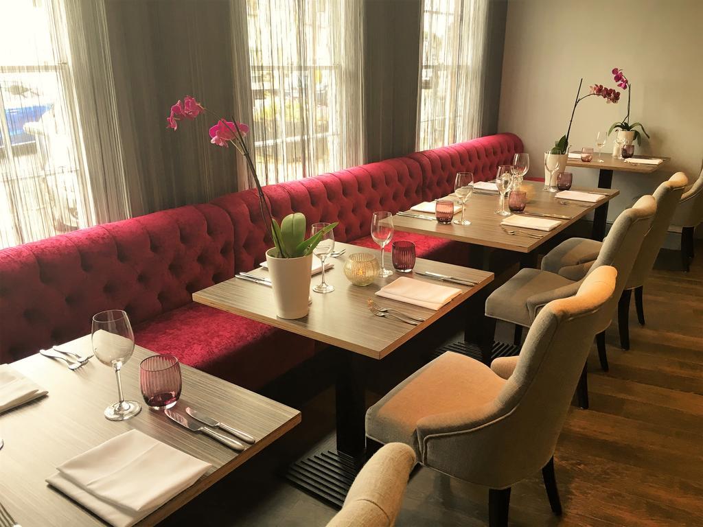 The Highworth Hotel Суиндън Екстериор снимка