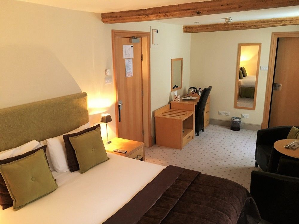 The Highworth Hotel Суиндън Екстериор снимка