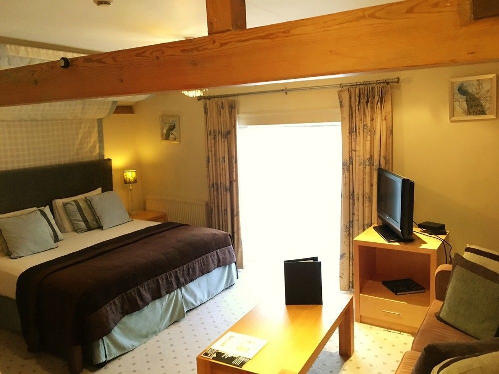 The Highworth Hotel Суиндън Екстериор снимка