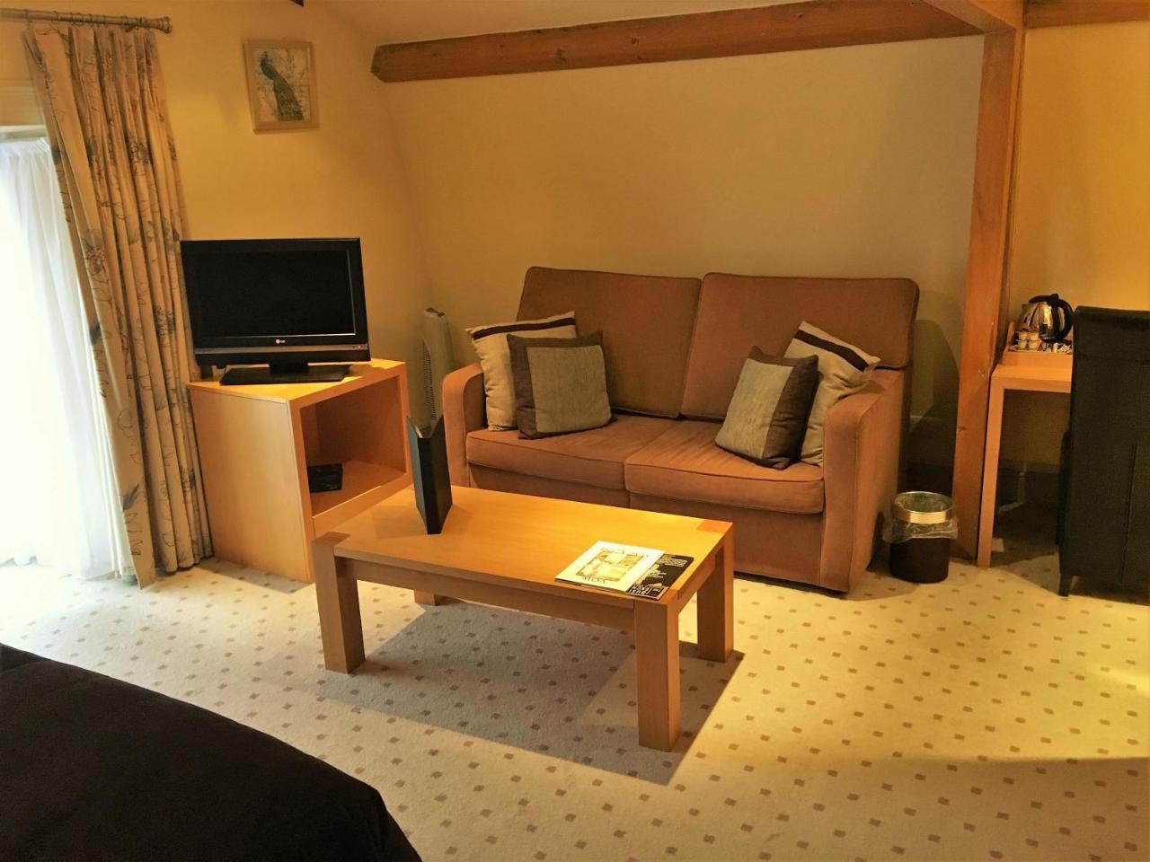 The Highworth Hotel Суиндън Екстериор снимка