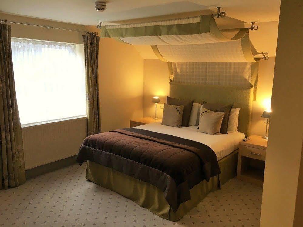 The Highworth Hotel Суиндън Екстериор снимка