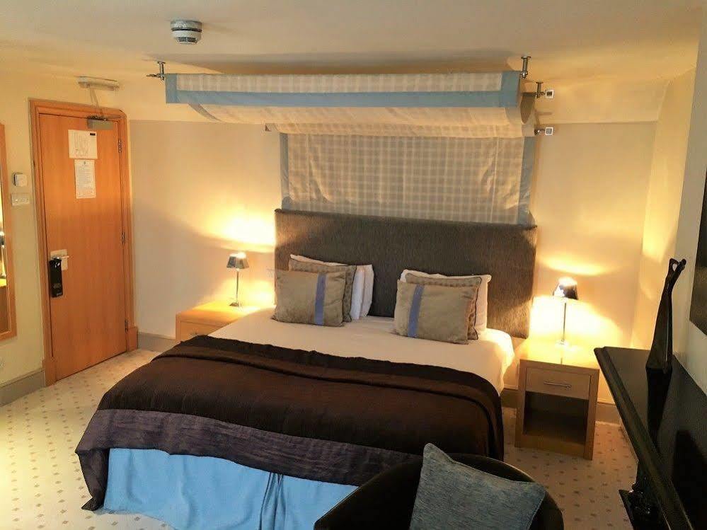The Highworth Hotel Суиндън Екстериор снимка