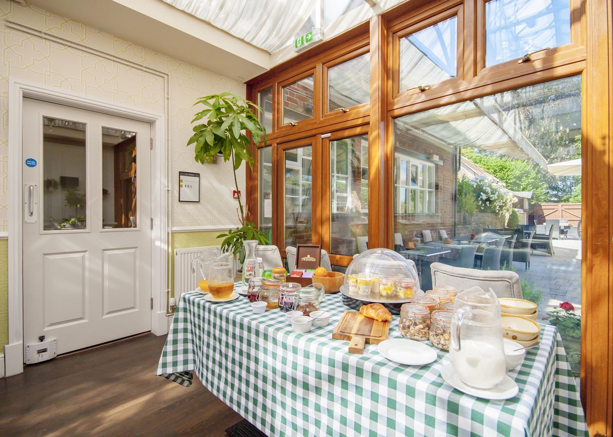 The Highworth Hotel Суиндън Екстериор снимка