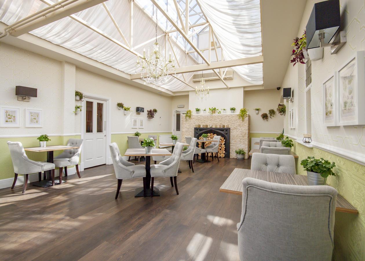 The Highworth Hotel Суиндън Екстериор снимка