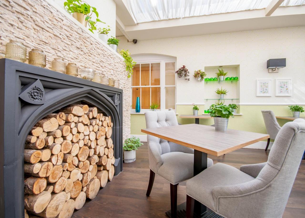 The Highworth Hotel Суиндън Екстериор снимка