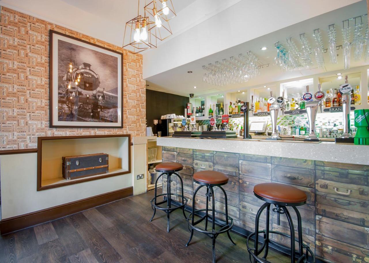 The Highworth Hotel Суиндън Екстериор снимка