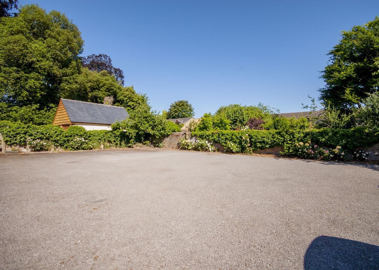 The Highworth Hotel Суиндън Екстериор снимка