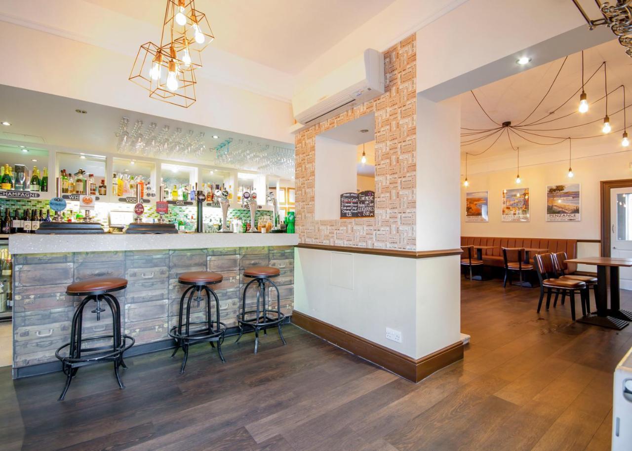 The Highworth Hotel Суиндън Екстериор снимка