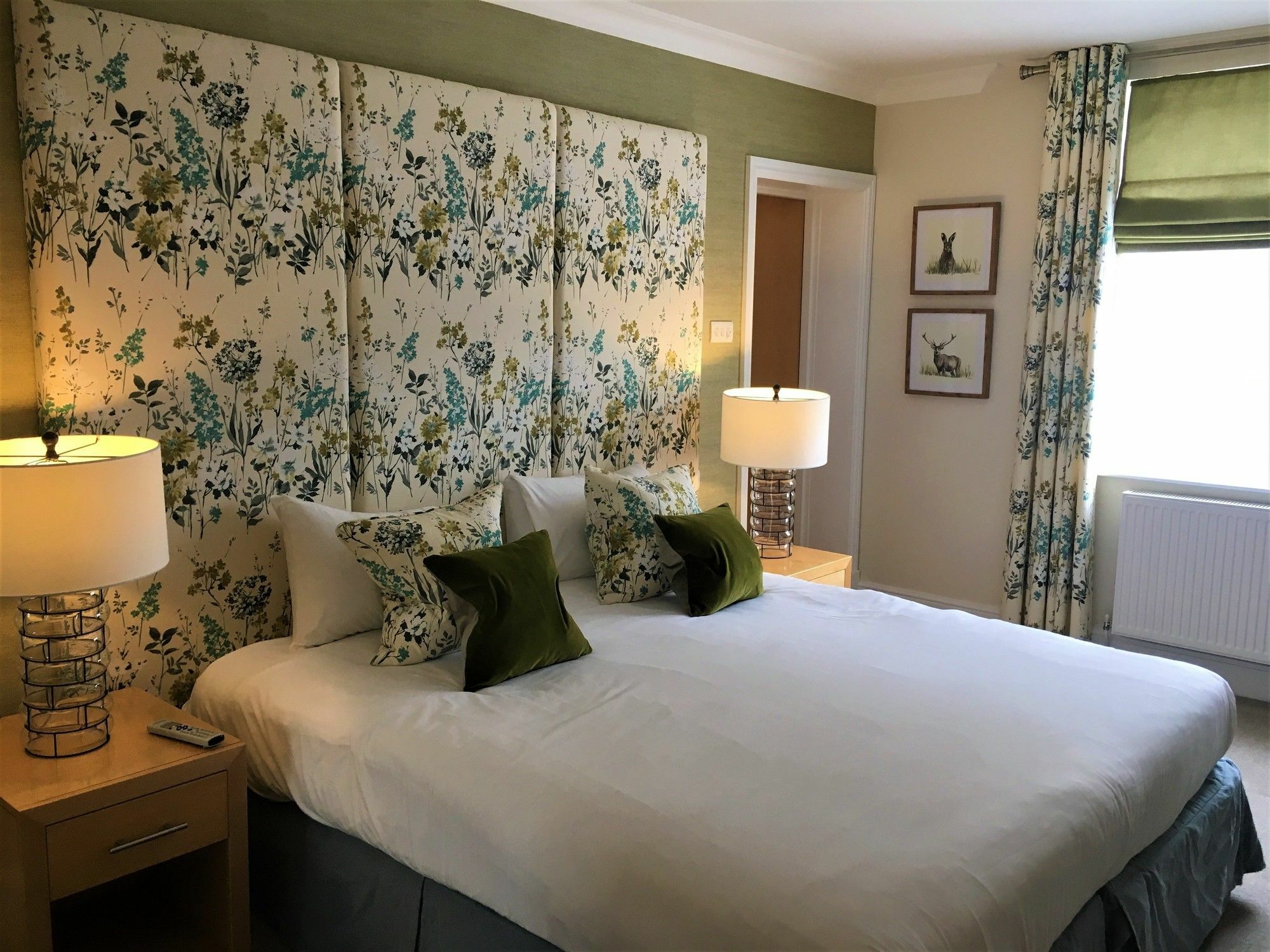 The Highworth Hotel Суиндън Екстериор снимка