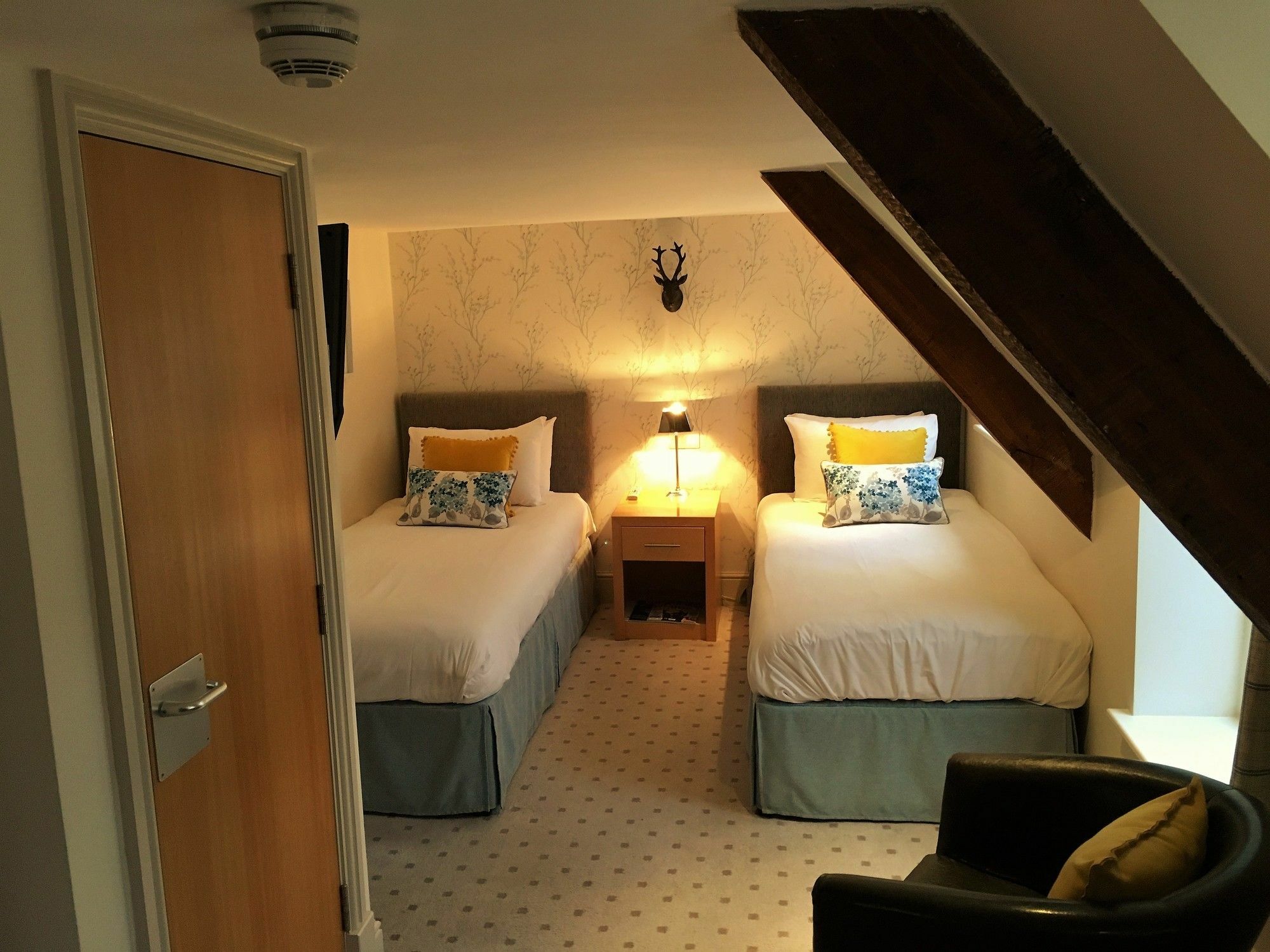 The Highworth Hotel Суиндън Екстериор снимка